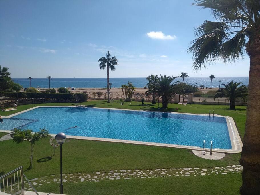 Top-Floor Beachfront Apartment With Parking, Pool, & Spacious Sea-View Balcony La Vila Joiosa Extérieur photo