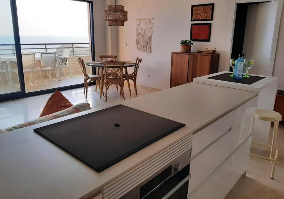Top-Floor Beachfront Apartment With Parking, Pool, & Spacious Sea-View Balcony La Vila Joiosa Extérieur photo